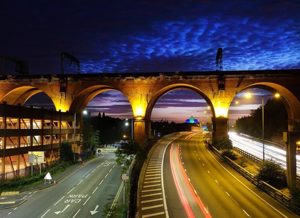 The Trafford Apartment สต็อกพอร์ต ภายนอก รูปภาพ