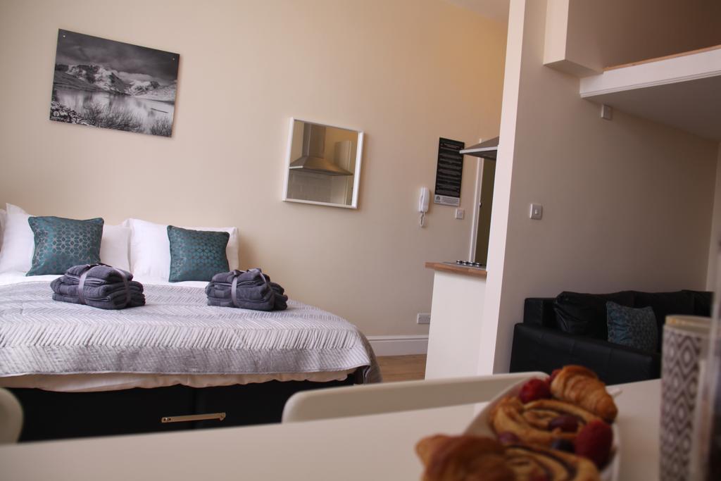 The Trafford Apartment สต็อกพอร์ต ภายนอก รูปภาพ